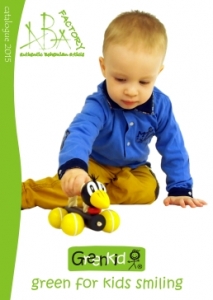 Tahací a posuvná dřevěná hračka Greenkid. Dřevěný havran s lanem na kolečkách pro kluky i holky od českého výrobce dřevěných hraček Abafactory.