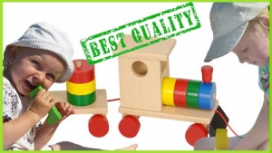 Dřevěná tahací hračka Greenkid BEST QUALITY. Dřevěný vlak a barevné kostky pro kluky i holky od českého výrobce Abafactory.