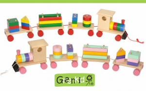 Kvalitní a bezpečná tahací hračka Greenkid. Dřevěný vlak a barevné kostky pro kluky i holky od českého výrobce Abafactory.