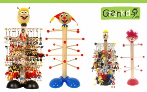 Dřevěné stojany na klíčenky a přívěšky Greenkid. Abafactory - český výrobce kvalitních dřevěných hraček.